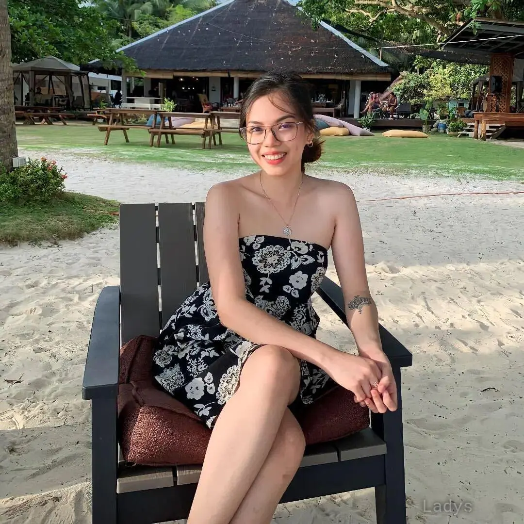 Josie, 22 years old Manila escort girl with big tits, height 145 sm, Weight kg