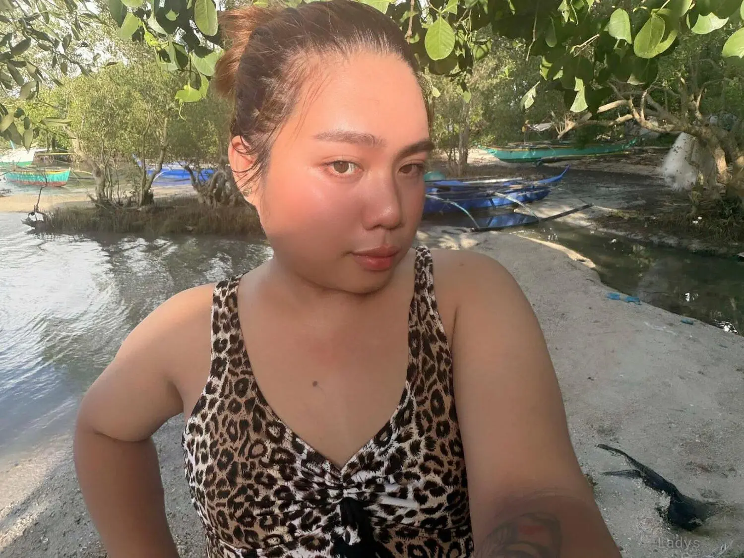Kylie, 21 years old Manila escort girl with big tits, height 167 sm, Weight kg