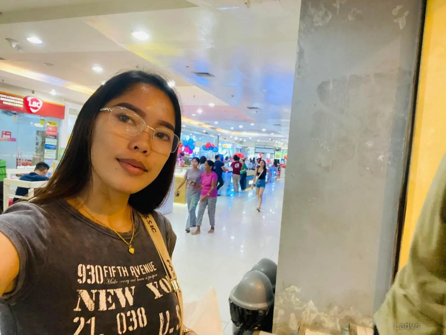 Leeh, 30 years old Manila escort girl with big tits, height 156 sm, Weight kg