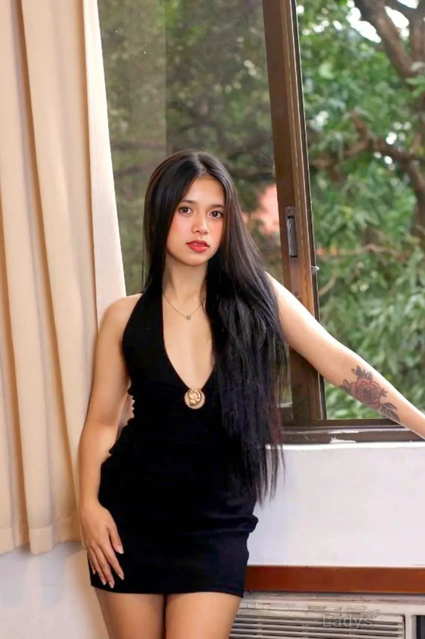 Maliah, 21 years old Manila escort girl with big tits, height 160 sm, Weight  kg