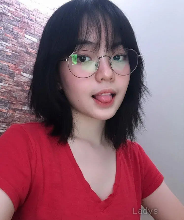 Maria, 21 years old Manila escort girl with big tits, height 158 sm, Weight  kg