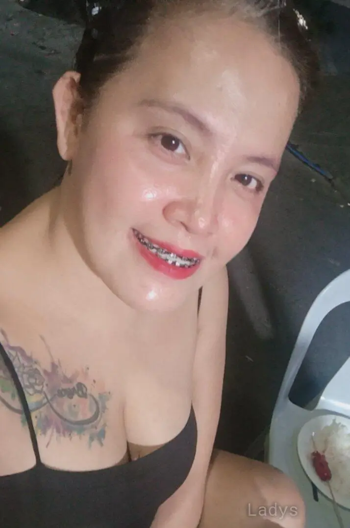 Maxx,  years old Manila escort girl with big tits, height  sm, Weight  kg