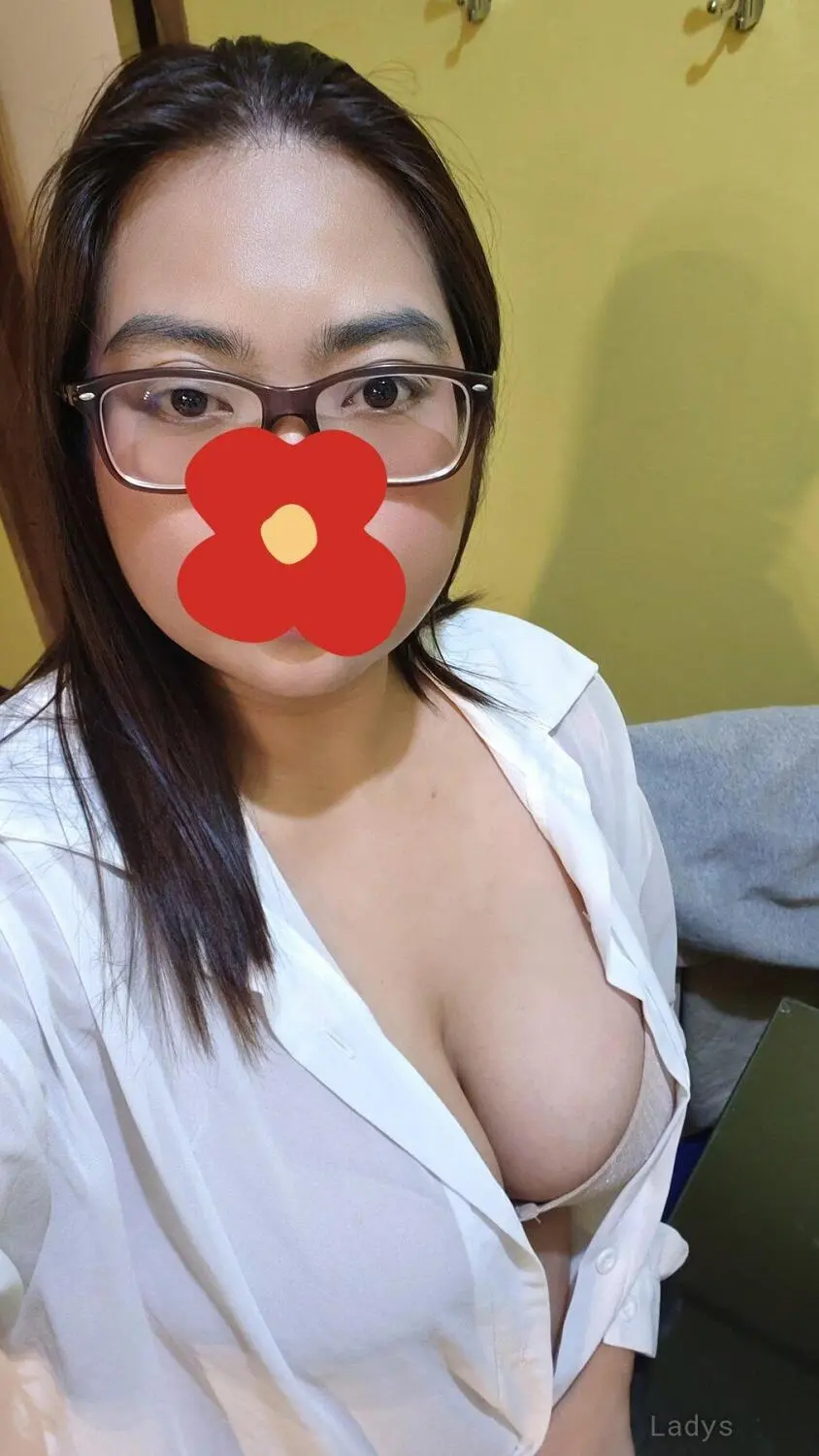 Payal, 28 years old Manila escort girl with big tits, height 157 sm, Weight  kg