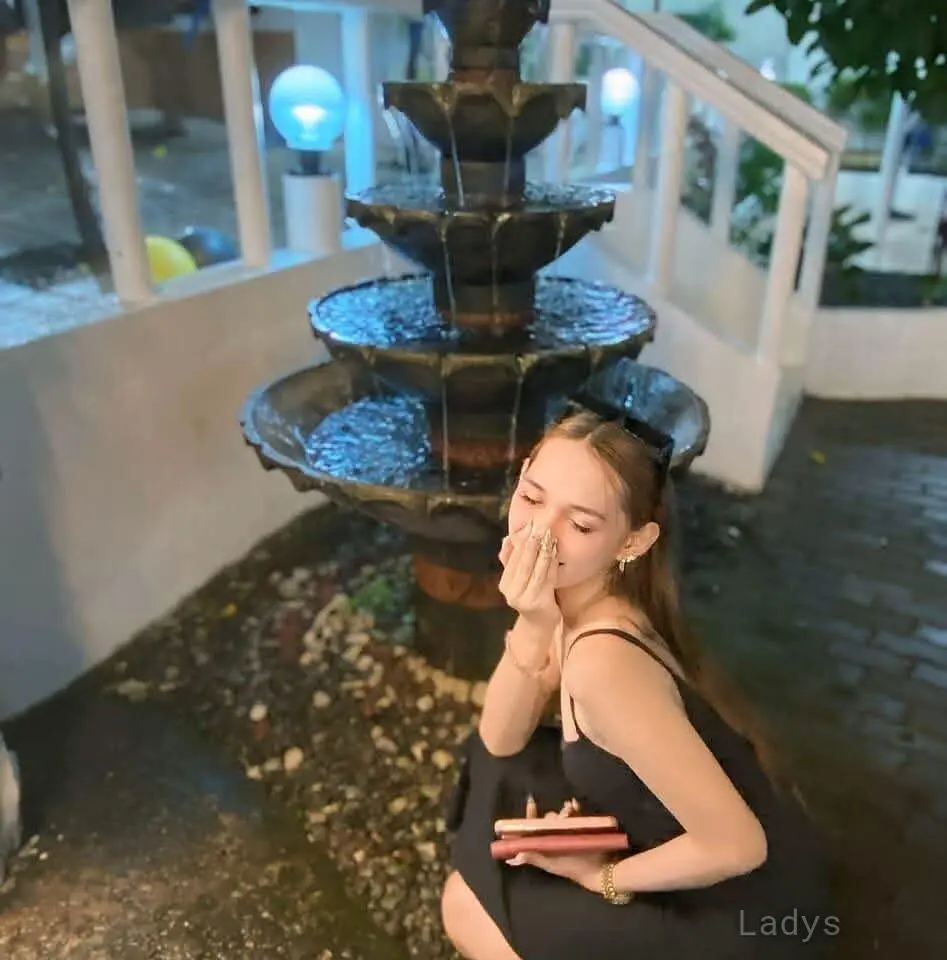 Rhian,  years old Manila escort girl with big tits, height  sm, Weight  kg