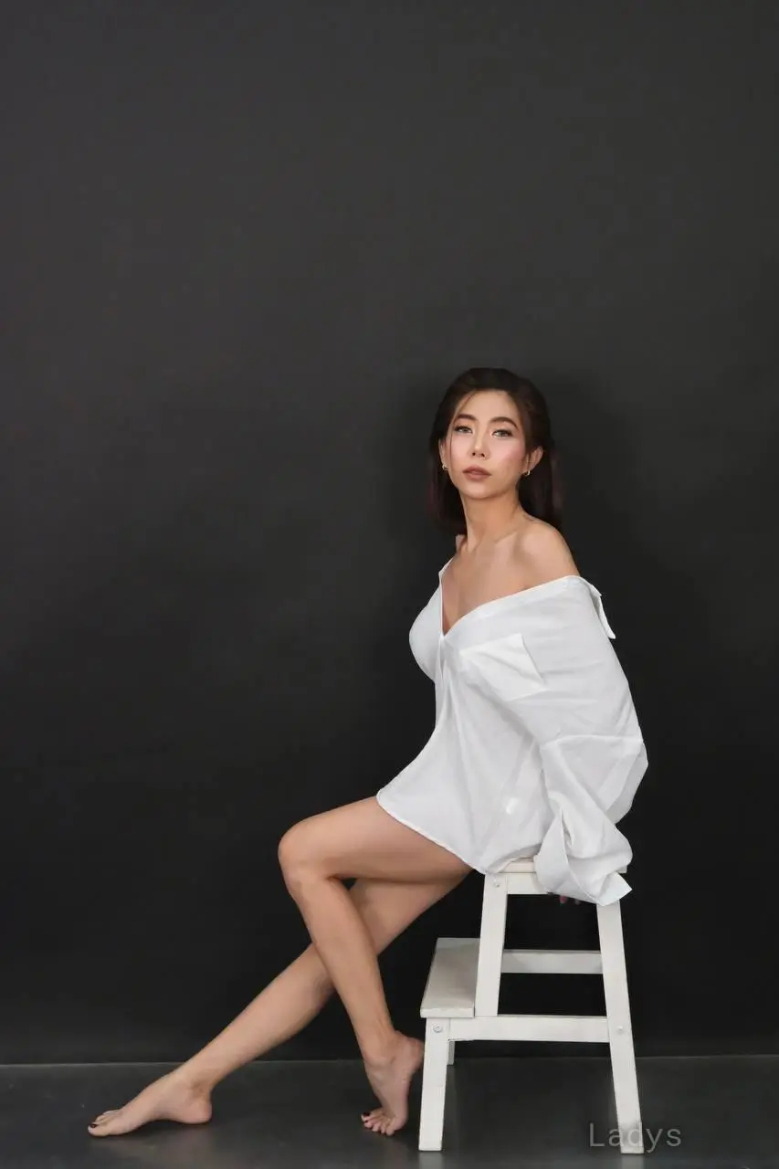 Veronica, 25 years old Manila escort girl with big tits, height 165 sm, Weight  kg