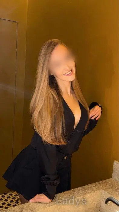 Anna, 24 years beautiful nude Manila escorts girl, height 172 sm, Weight 55 kg