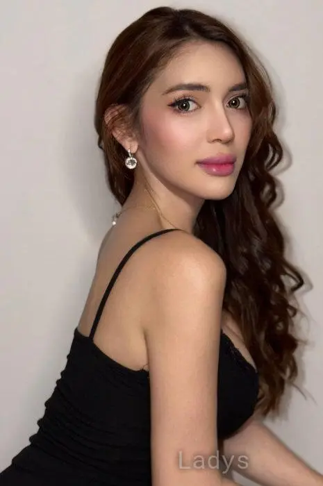 Kira, 23 years beautiful nude Manila escorts girl, height 164 sm, Weight 60 kg