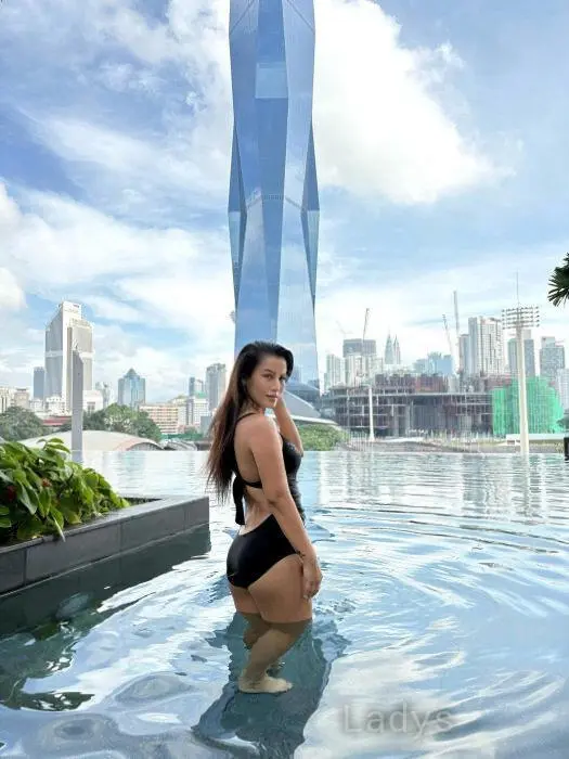 Mia, 25 years beautiful nude Manila escorts girl, height 171 sm, Weight 50 kg