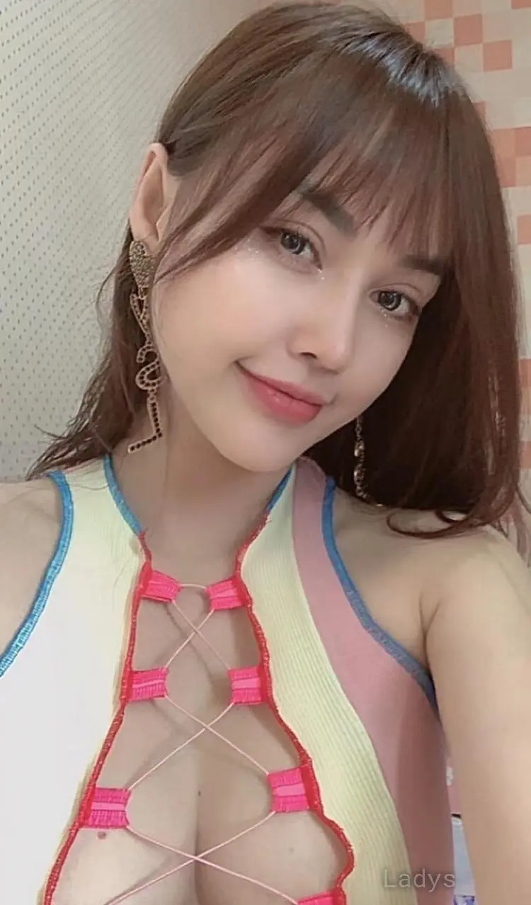 Mui, 22 years beautiful nude Manila escorts girl, height 165 sm, Weight  kg