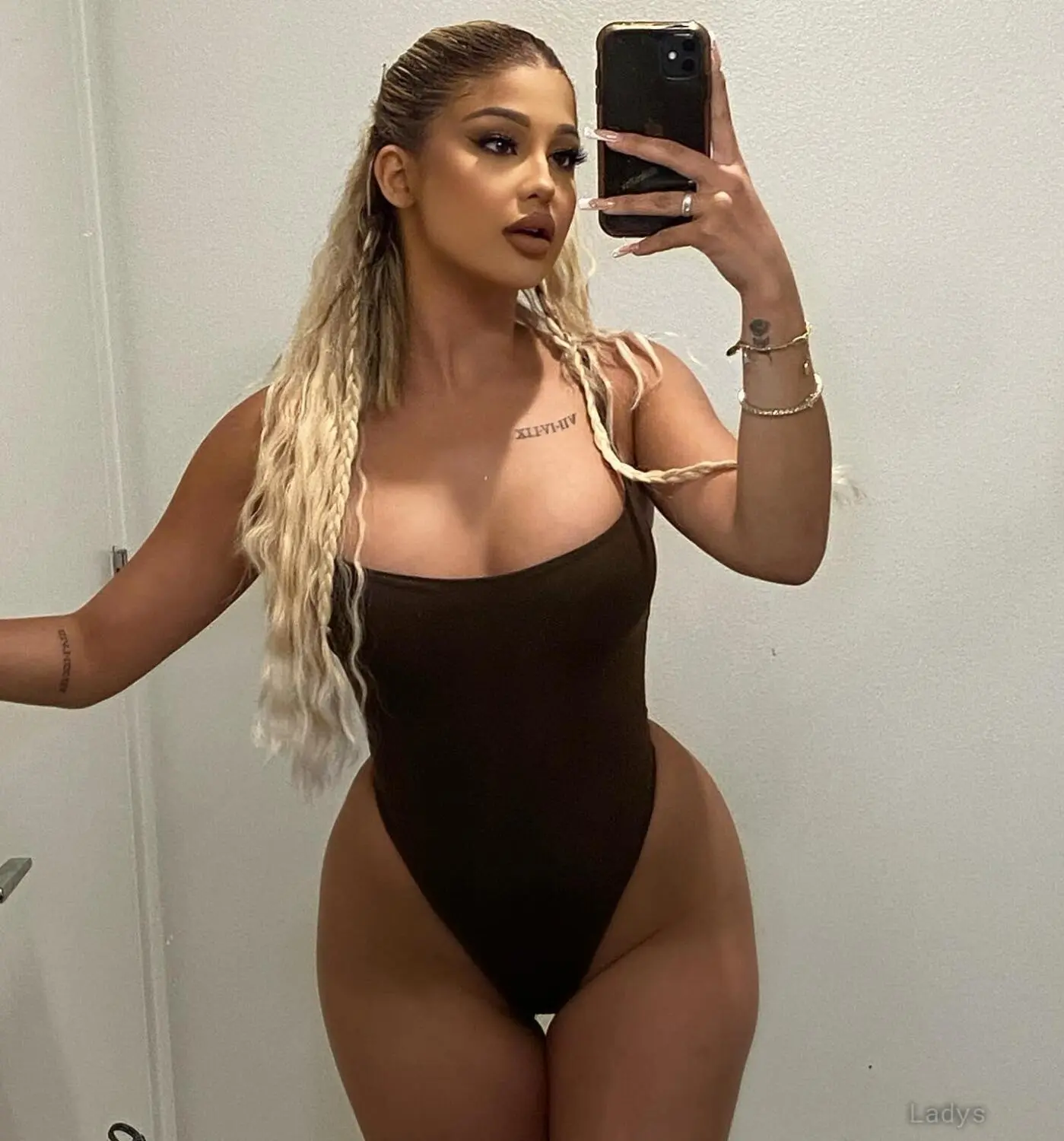 Disponible 24h/24h, 28 years beautiful nude Mante la Jolie escorts girl, height 173 sm, Weight 52 kg