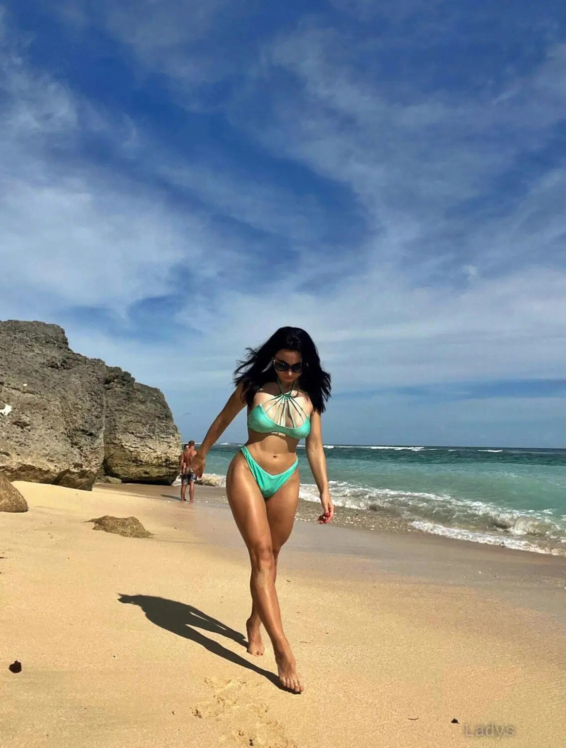 Floriane, 27 years beautiful nude Mante la Jolie escorts girl, height 169 sm, Weight 49 kg