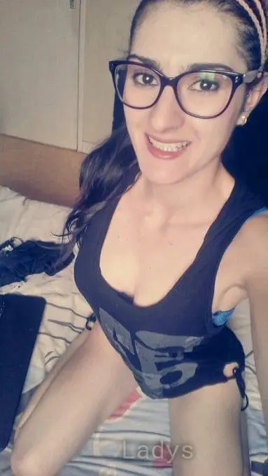 Rencontre discrète en toute intimité, 29 years beautiful nude Mante la Jolie escorts girl, height 157 sm, Weight 57 kg