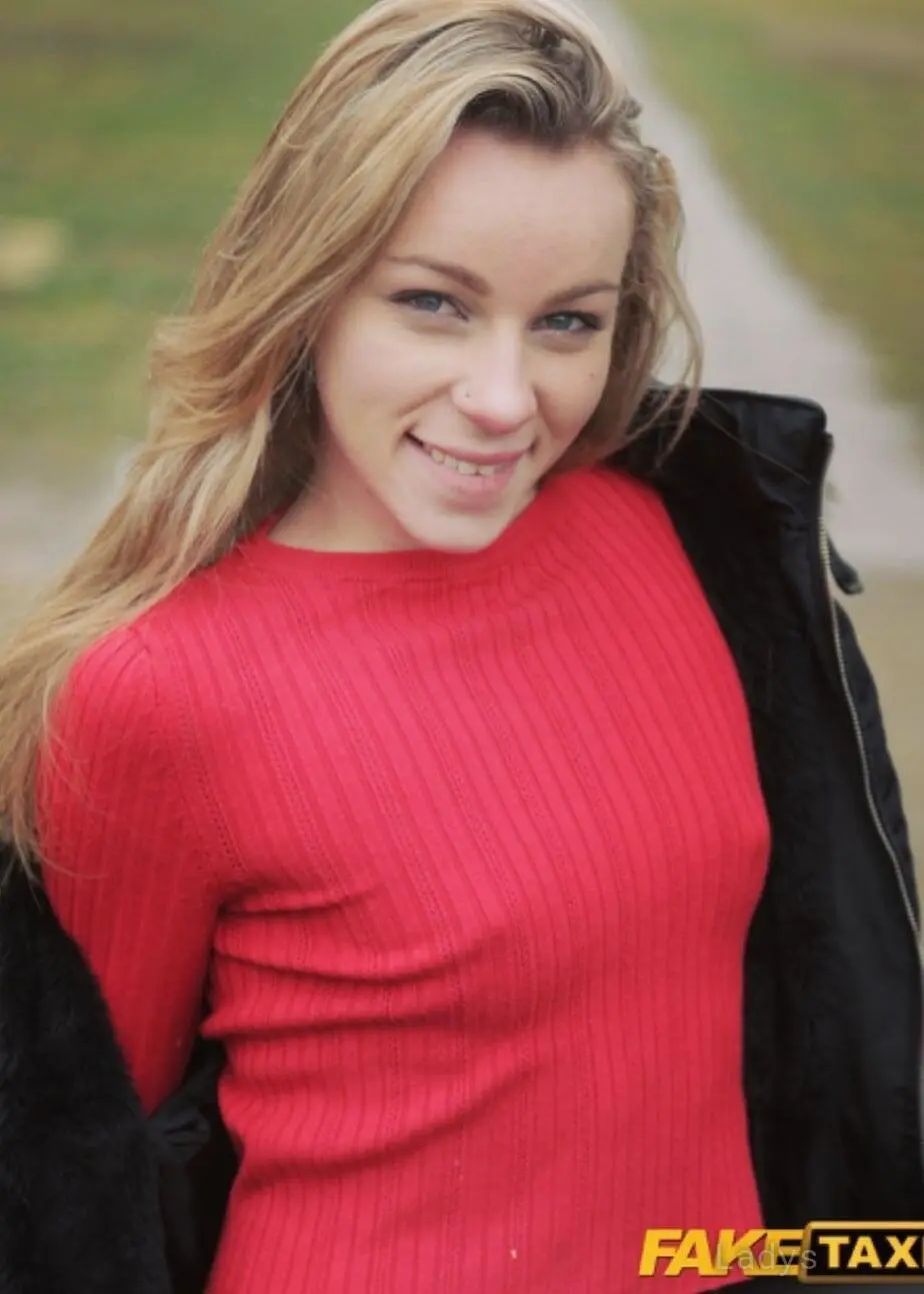 Angel Emily, 27 years beautiful nude Marseille escorts girl, height 170 sm, Weight 58 kg