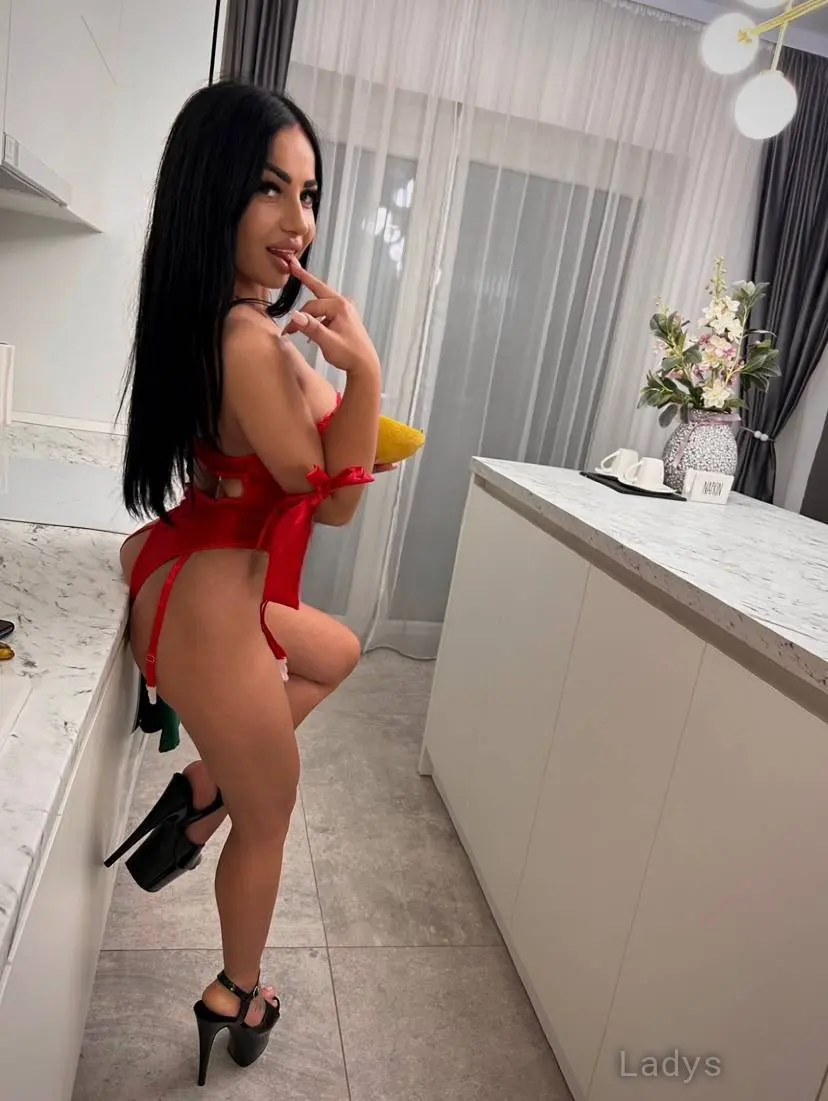 Celline, 26 years beautiful nude Marseille escorts girl, height 157 sm, Weight 51 kg