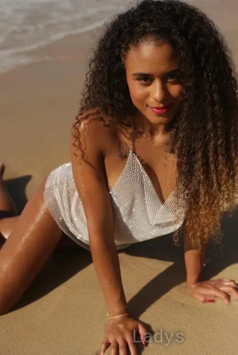 Lua, 23 years beautiful nude Marseille escorts girl, height 168 sm, Weight 60 kg