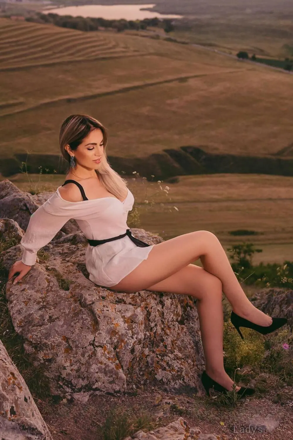 Rebecca, 34 years beautiful nude Marseille escorts girl, height 165 sm, Weight 50 kg