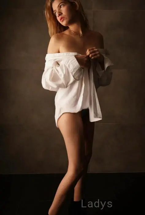 Sara, 25 years beautiful nude Marseille escorts girl, height 167 sm, Weight 64 kg