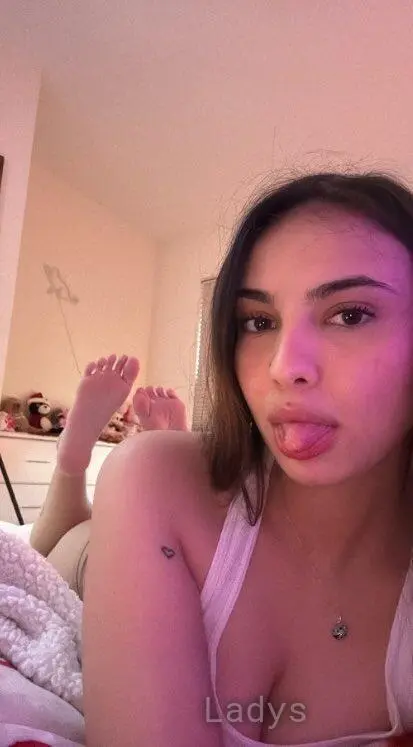 Rose, 25 years old Maui escort girl with big tits, height 170 sm, Weight 44 kg