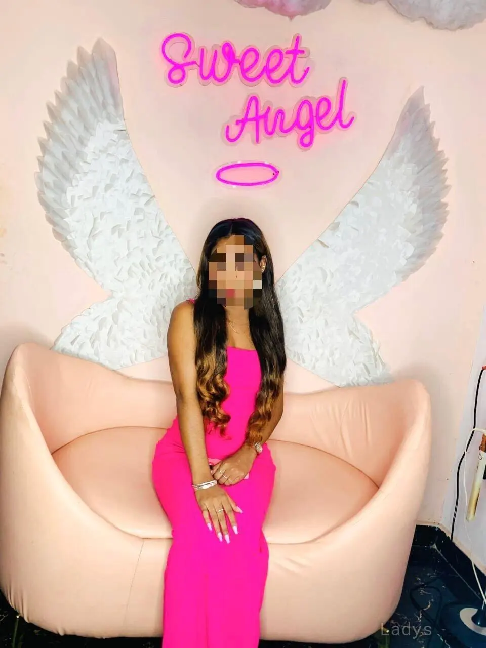Sandra, 20 years old Mauritius escort girl with big tits, height 165 sm, Weight kg