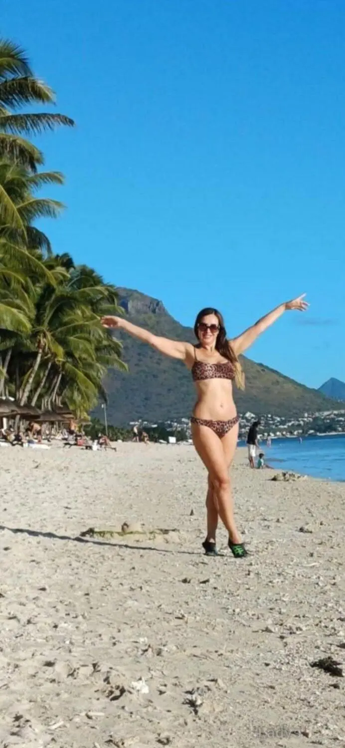 Yana, 30 years sexy hot local Mauritius excorts girl, height 165 sm, Weight kg