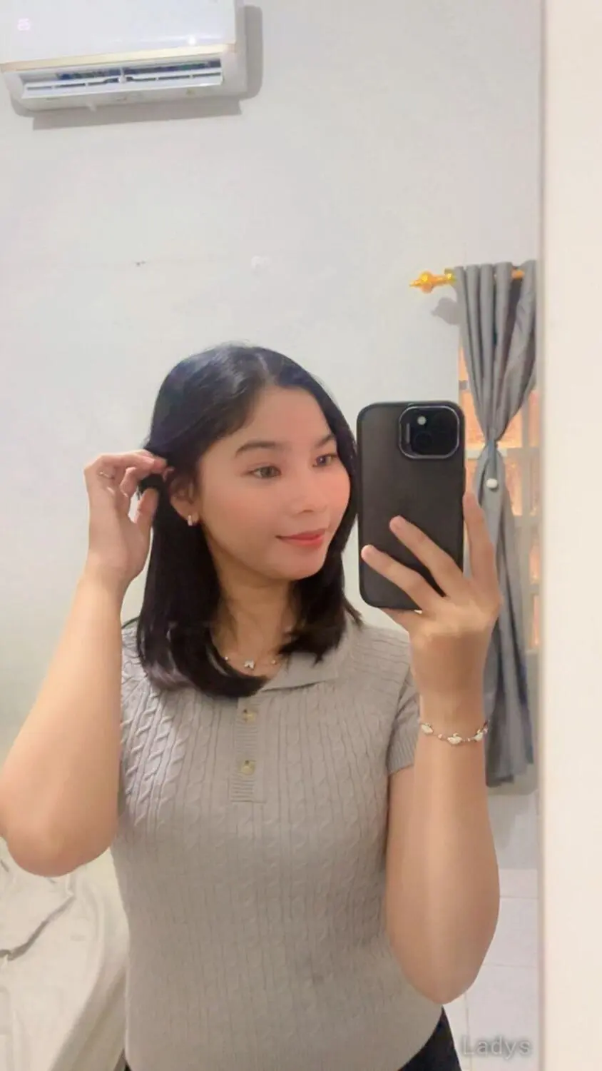 Una, 23 years old Medan escort girl with big tits, height 158 sm, Weight  kg