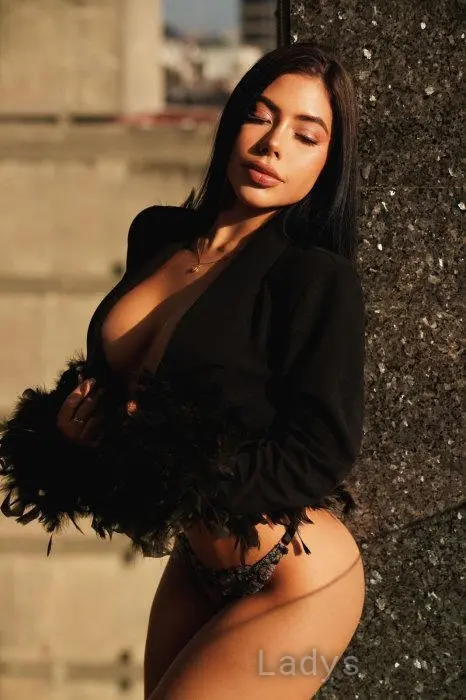 Valery Laurent, 22 years beautiful nude Medellin escorts girl, height 156 sm, Weight 52 kg