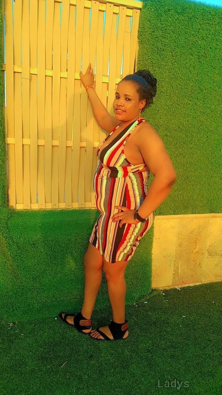 Sofia, 28 years old Medina escort girl with big tits, height 168 sm, Weight kg