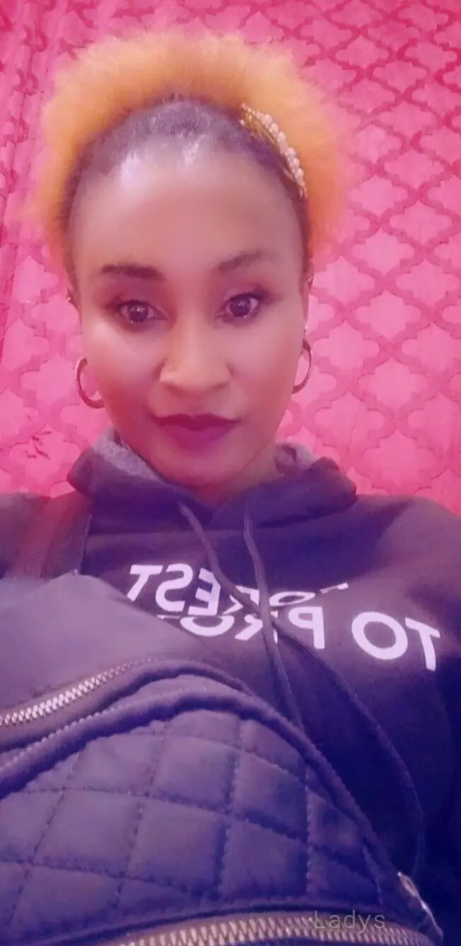 Suntah, 24 years old Medina escort girl with big tits, height 167 sm, Weight kg