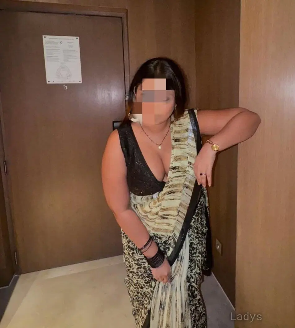 Ola, 29 years old Meerut escort girl with big tits, height 159 sm, Weight  kg