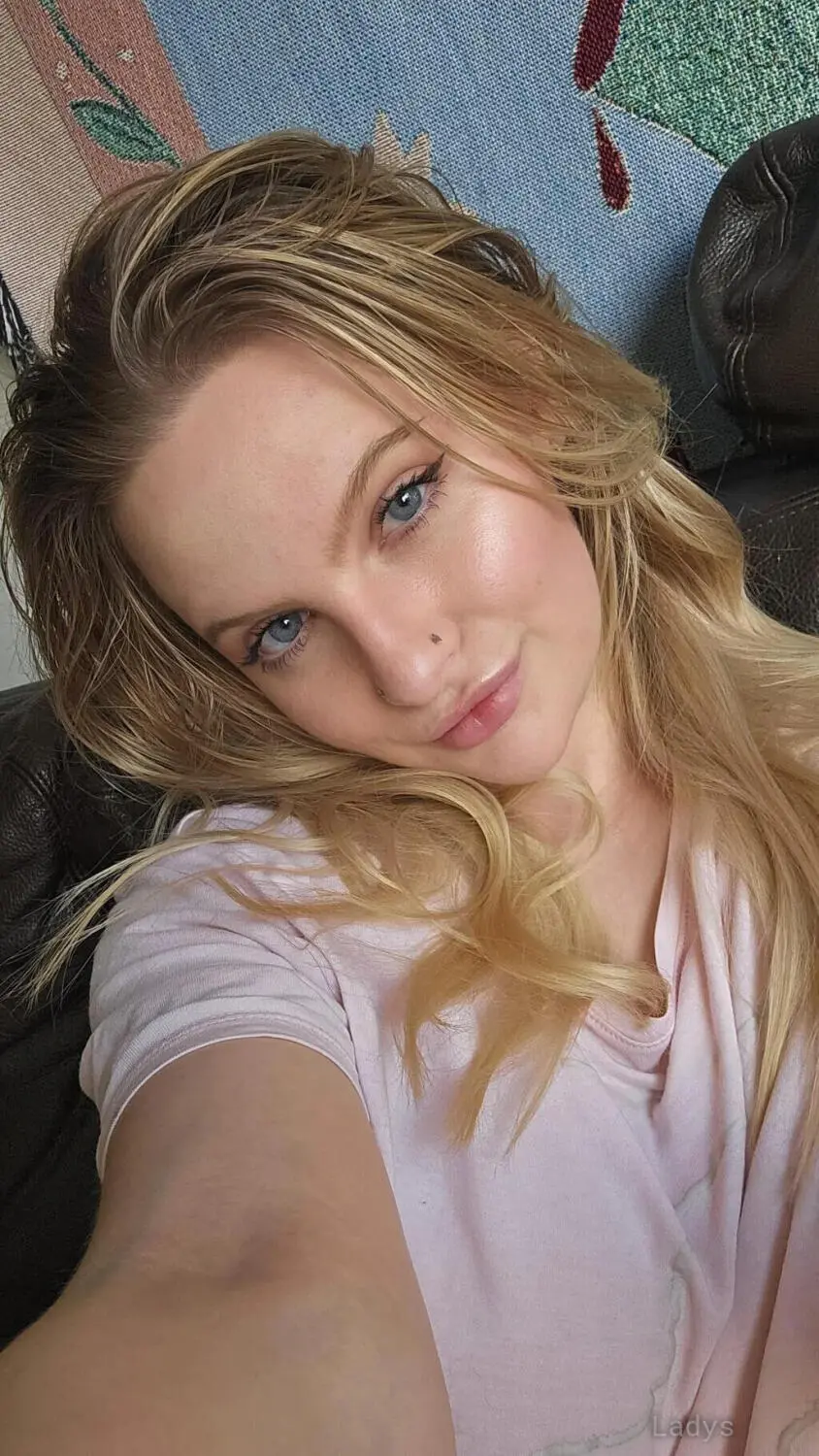 Kit Farrin, 23 years beautiful nude Melbourne escorts girl, height 152 sm, Weight 61 kg