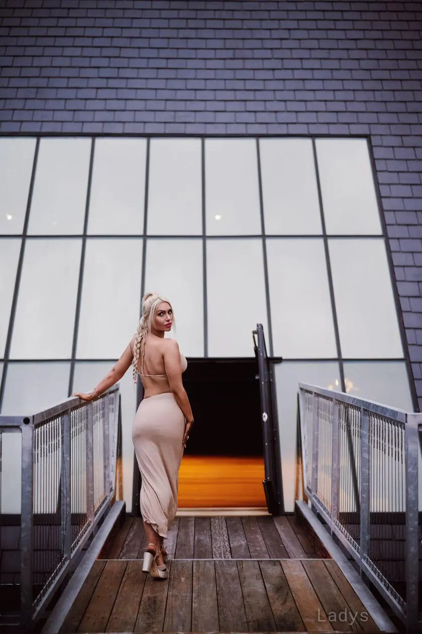 Malibu, 33 years beautiful nude Melbourne escorts girl, height 165 sm, Weight 65 kg
