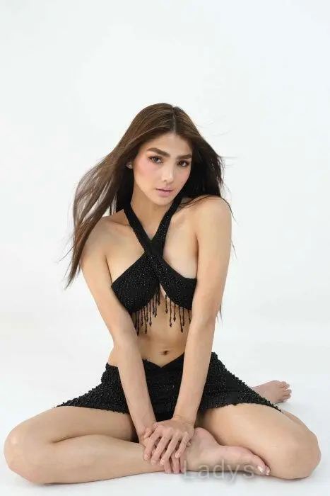 Mariah, 23 years beautiful nude Melbourne escorts girl, height 165 sm, Weight 47 kg