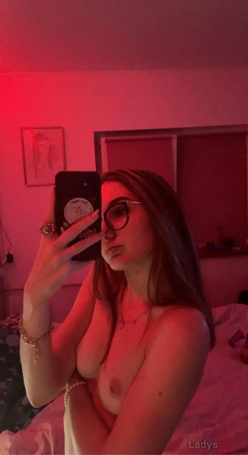 Lauren Parker, 24 years beautiful nude Meridian escorts girl, height 167 sm, Weight 57 kg