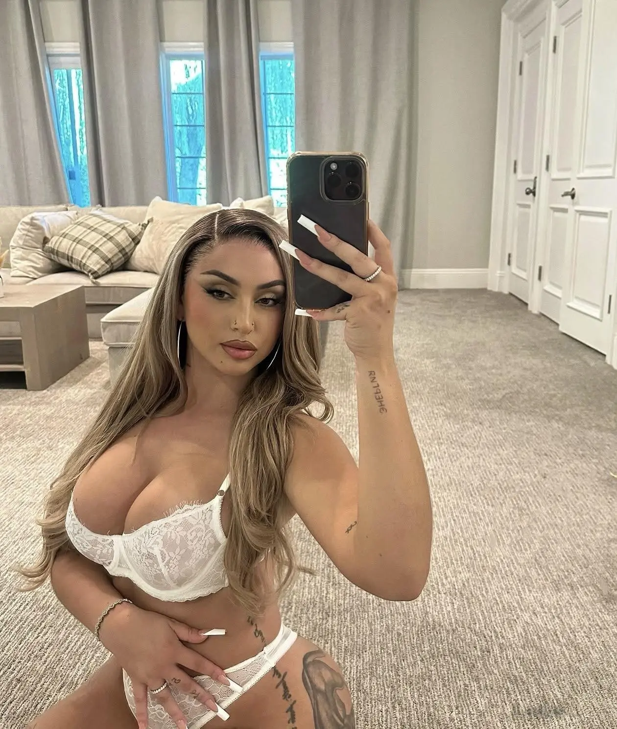 Lydia, 25 years beautiful nude Mesa escorts girl, height 161 sm, Weight 47 kg