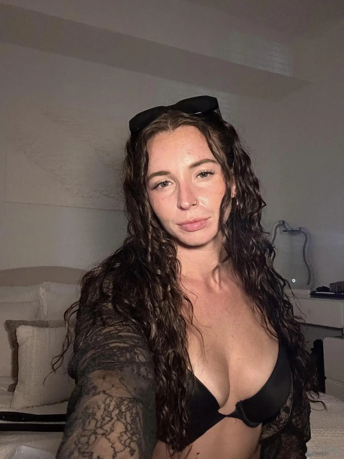 Aisling, 29 years old Miami escort girl with big tits, height 173 sm, Weight 75 kg
