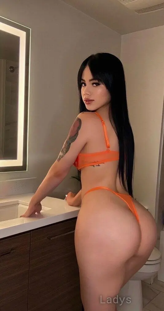 Amanda, 23 years old Miami escort girl with big tits, height 168 sm, Weight 53 kg