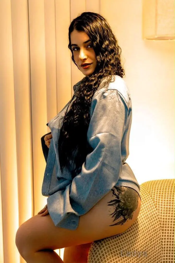 Mia, 23 years old Miami escort girl with big tits, height 168 sm, Weight 59 kg