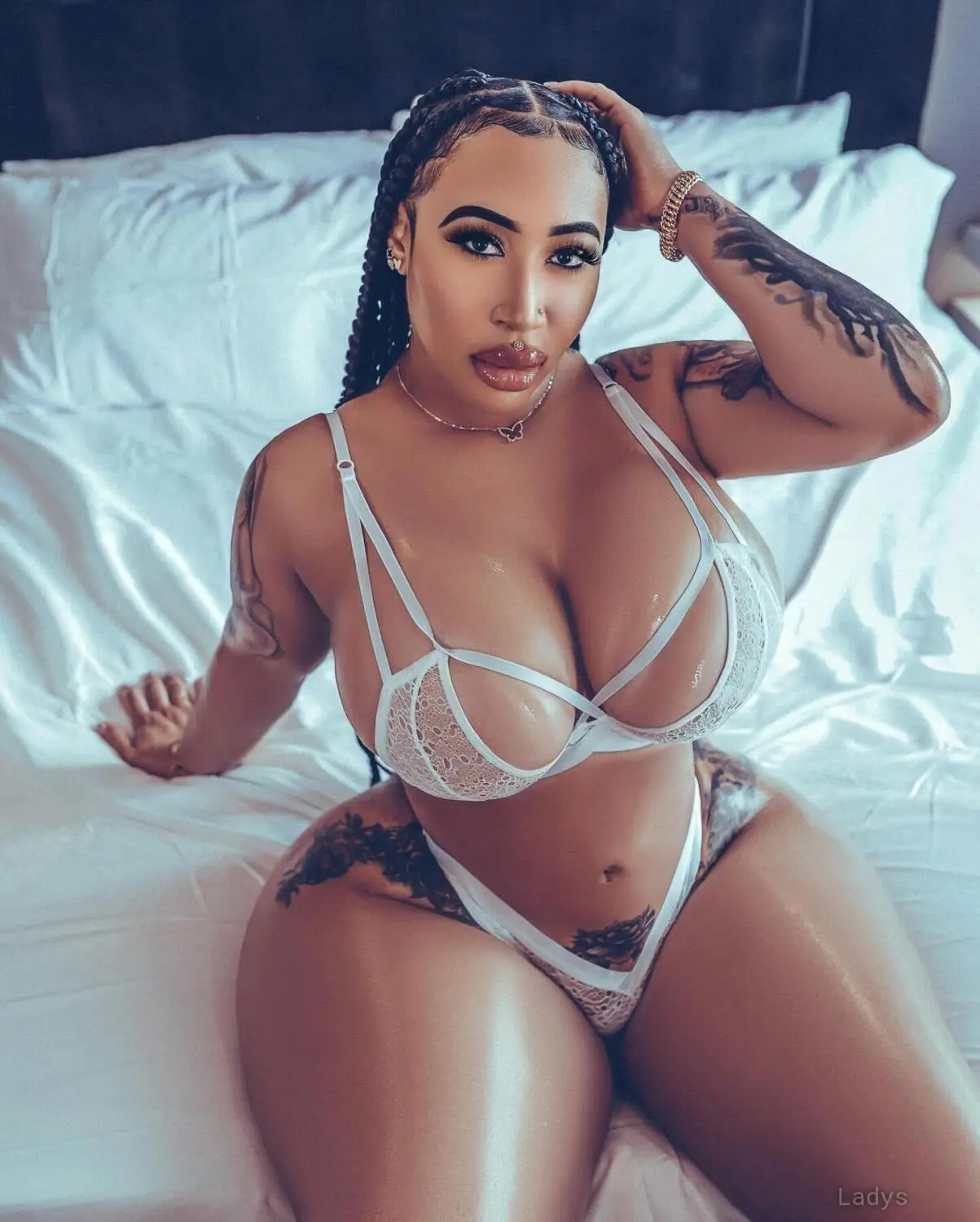 Tokyo Drift, 35 years old Miami escort girl with big tits, height 178 sm, Weight 120 kg
