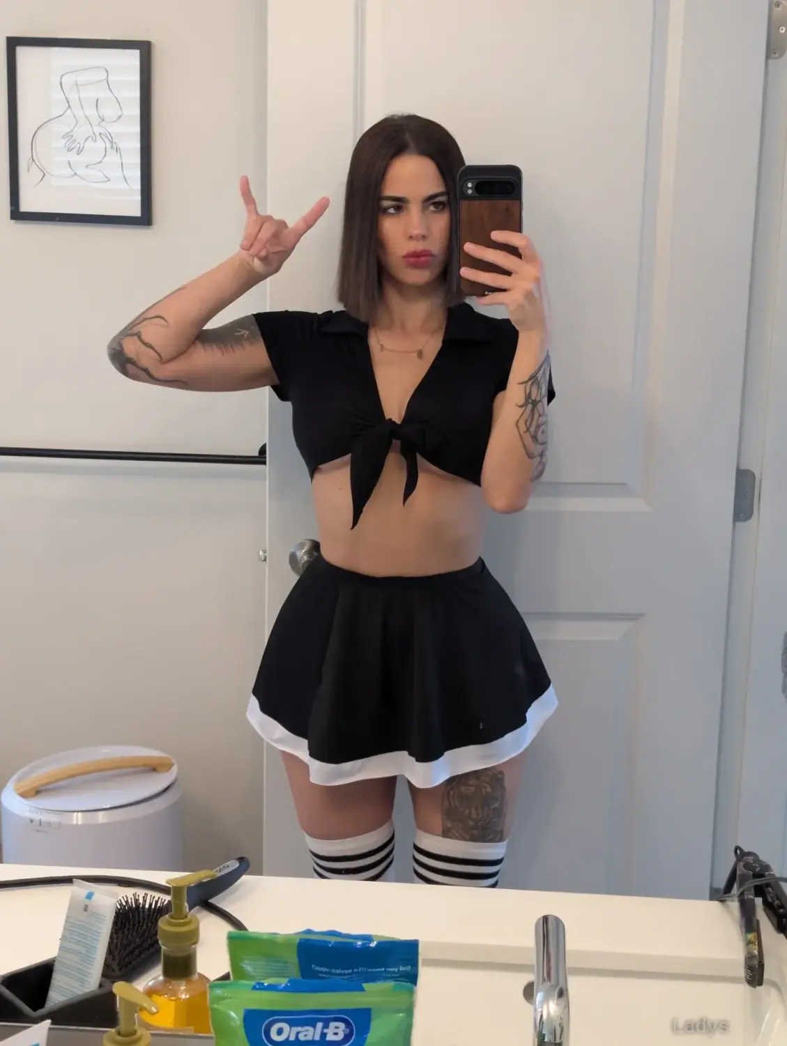 Veronikavengeance, 28 years old Miami escort girl with big tits, height 158 sm, Weight 57 kg