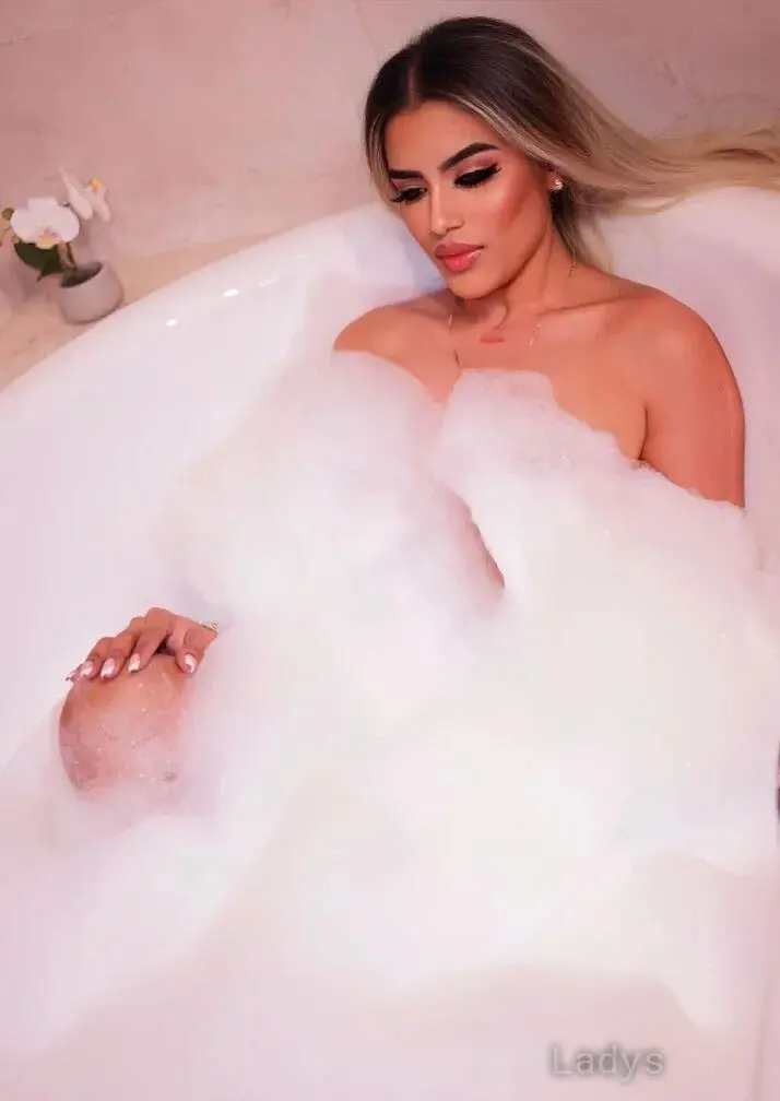 Alexa, 26 years beautiful nude Miami escorts girl, height 160 sm, Weight 50 kg