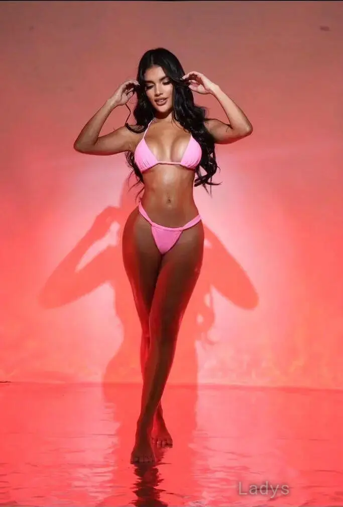 Alisson, 24 years beautiful nude Miami escorts girl, height 157 sm, Weight 55 kg