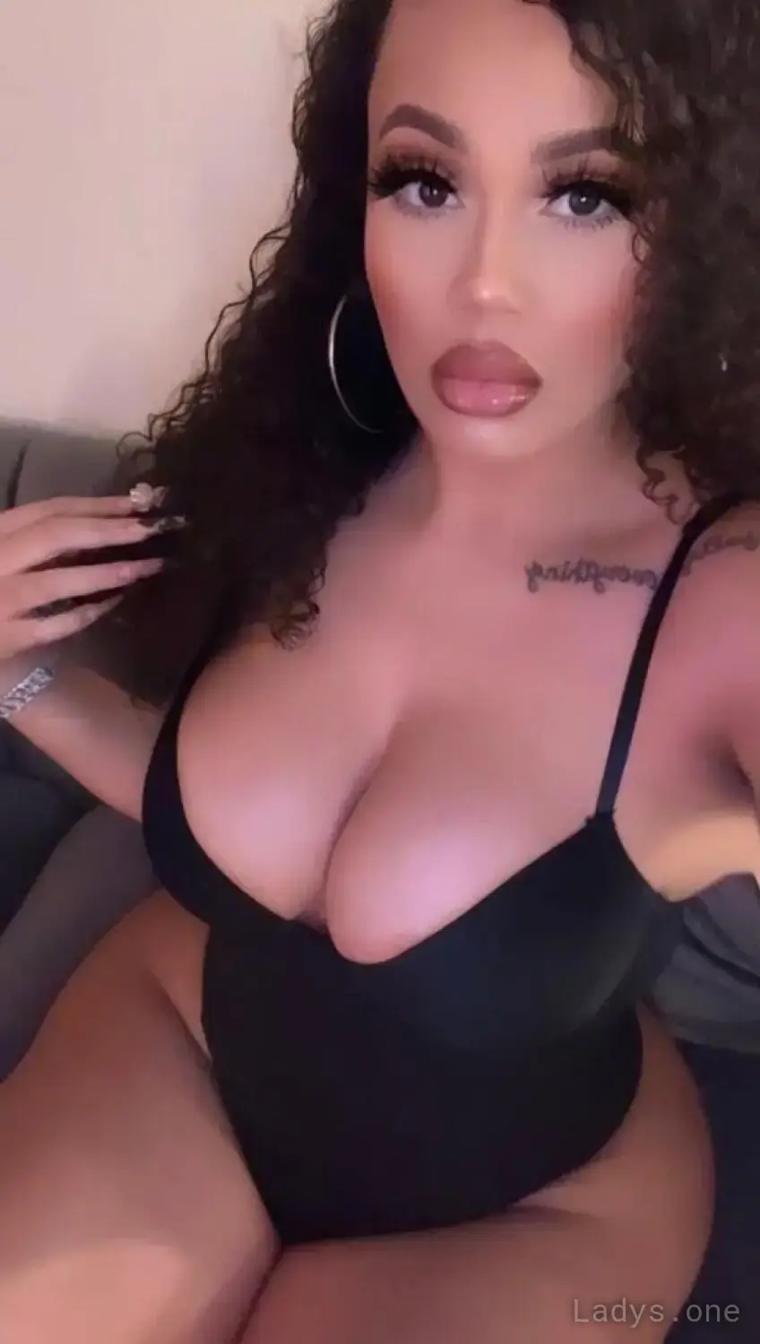 ALONDRA, 21 years beautiful nude Miami escorts girl, height 169 sm, Weight 68 kg