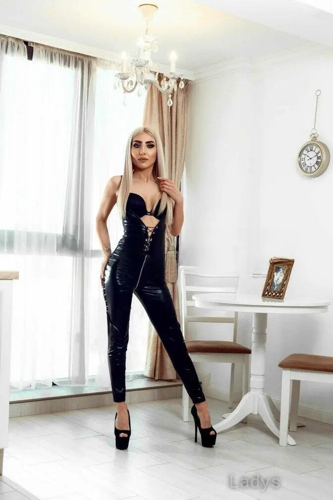 Anais, 25 years beautiful nude Miami escorts girl, height 165 sm, Weight 47 kg