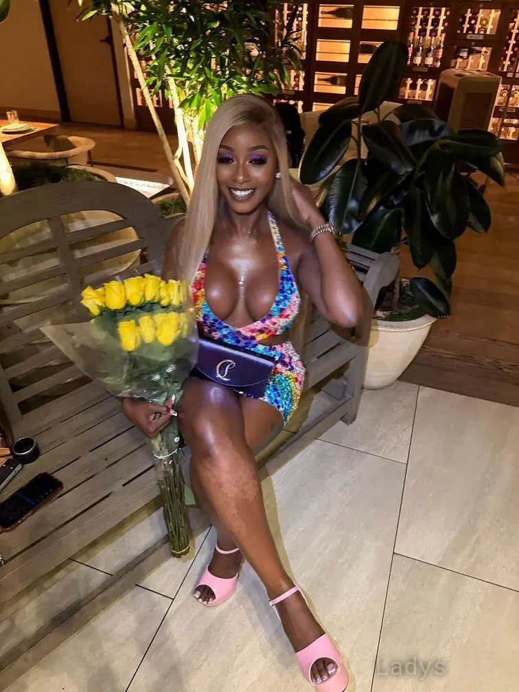 Chocolateeee, 25 years beautiful nude Miami escorts girl, height 168 sm, Weight 60 kg