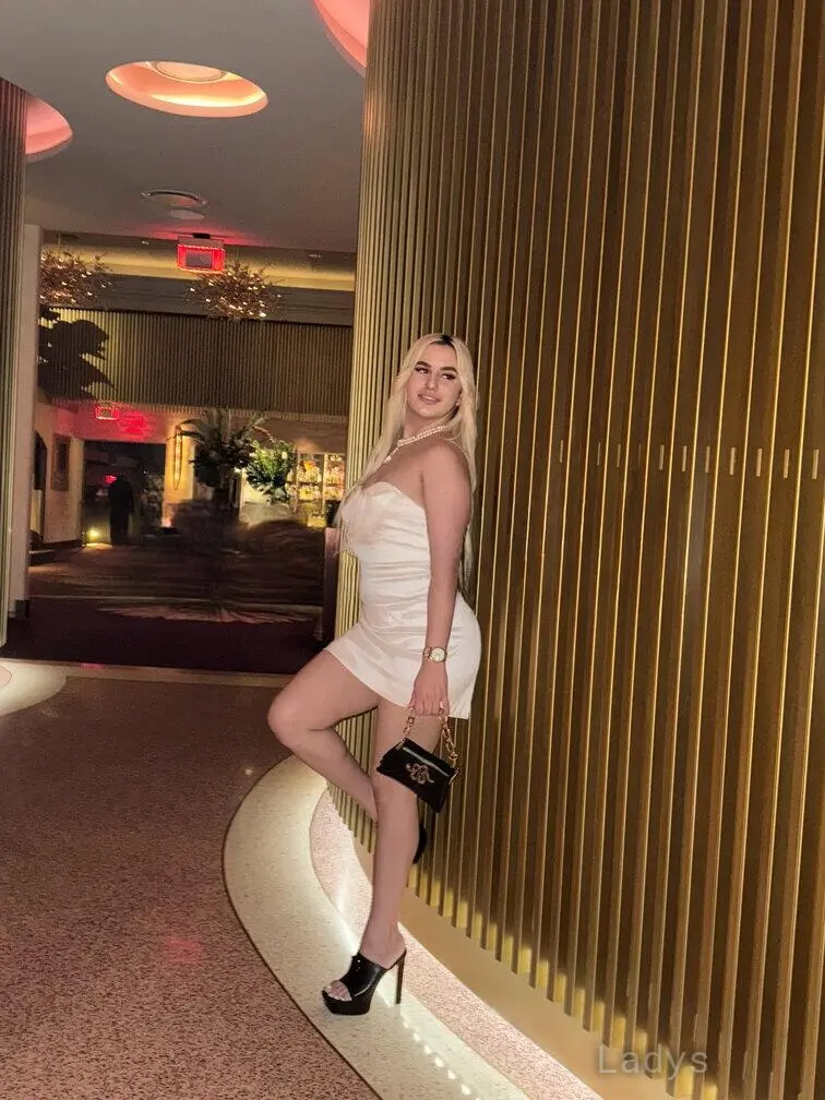 Claudia, 19 years beautiful nude Miami escorts girl, height 170 sm, Weight 50 kg