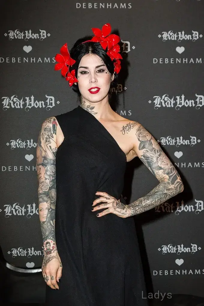 Kat Von D, 27 years beautiful nude Miami escorts girl, height 162 sm, Weight 50 kg