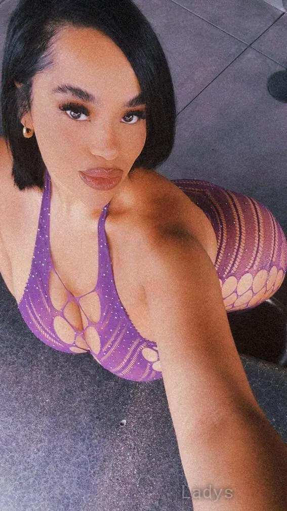 Khloe Sasha, 25 years beautiful nude Miami escorts girl, height 160 sm, Weight 65 kg