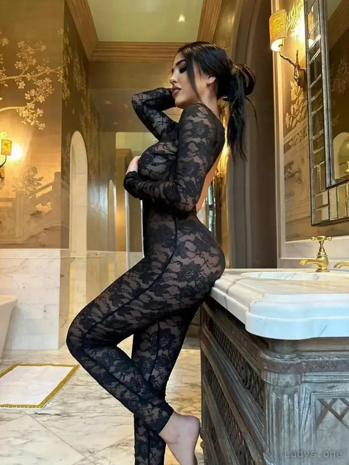 MICHELLE, 22 years beautiful nude Miami escorts girl, height 167 sm, Weight 54 kg