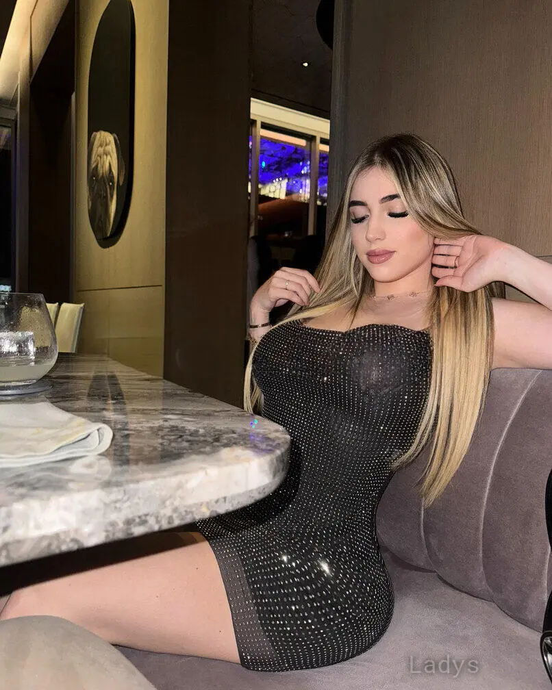 Nicole, 24 years beautiful nude Miami escorts girl, height 160 sm, Weight 55 kg