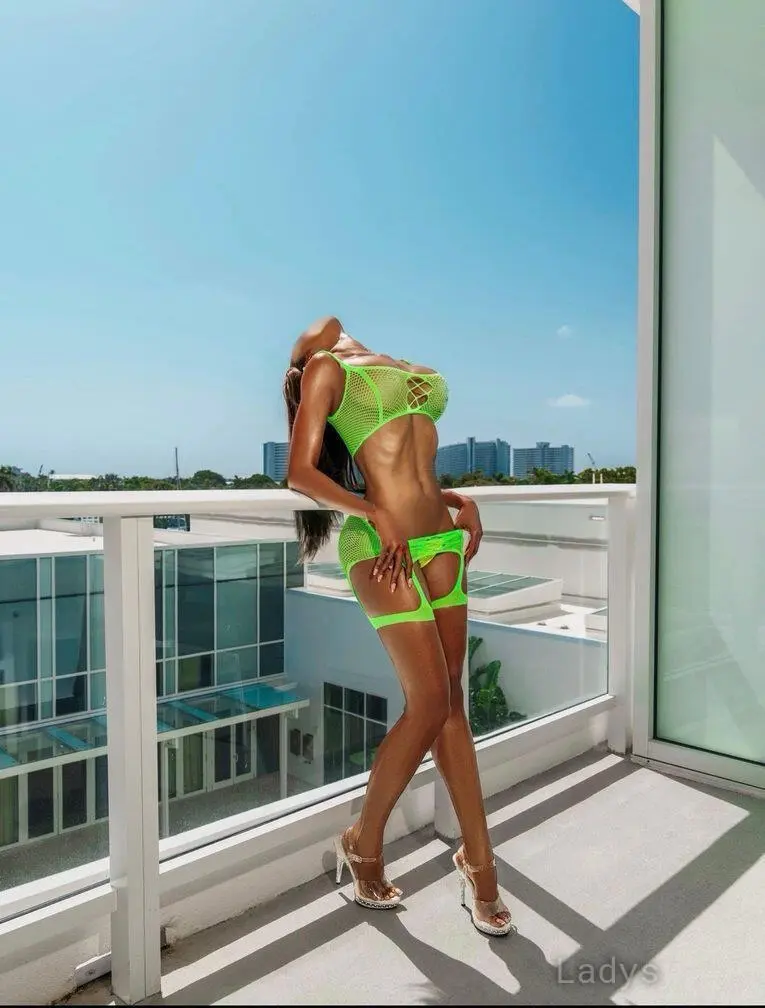 Portia Plush, 28 years beautiful nude Miami escorts girl, height 170 sm, Weight 57 kg